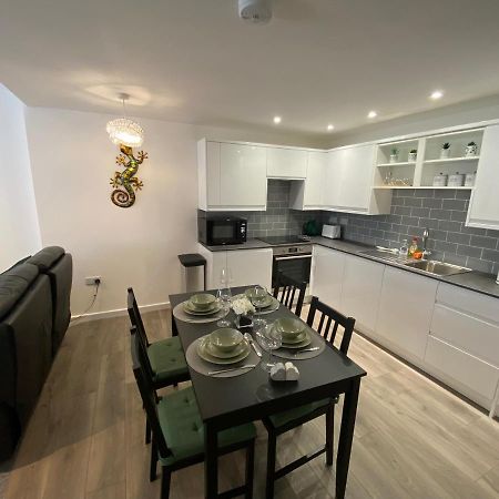 Modern 2 Bedroom Apartment, With Car Parking. Bitton 外观 照片